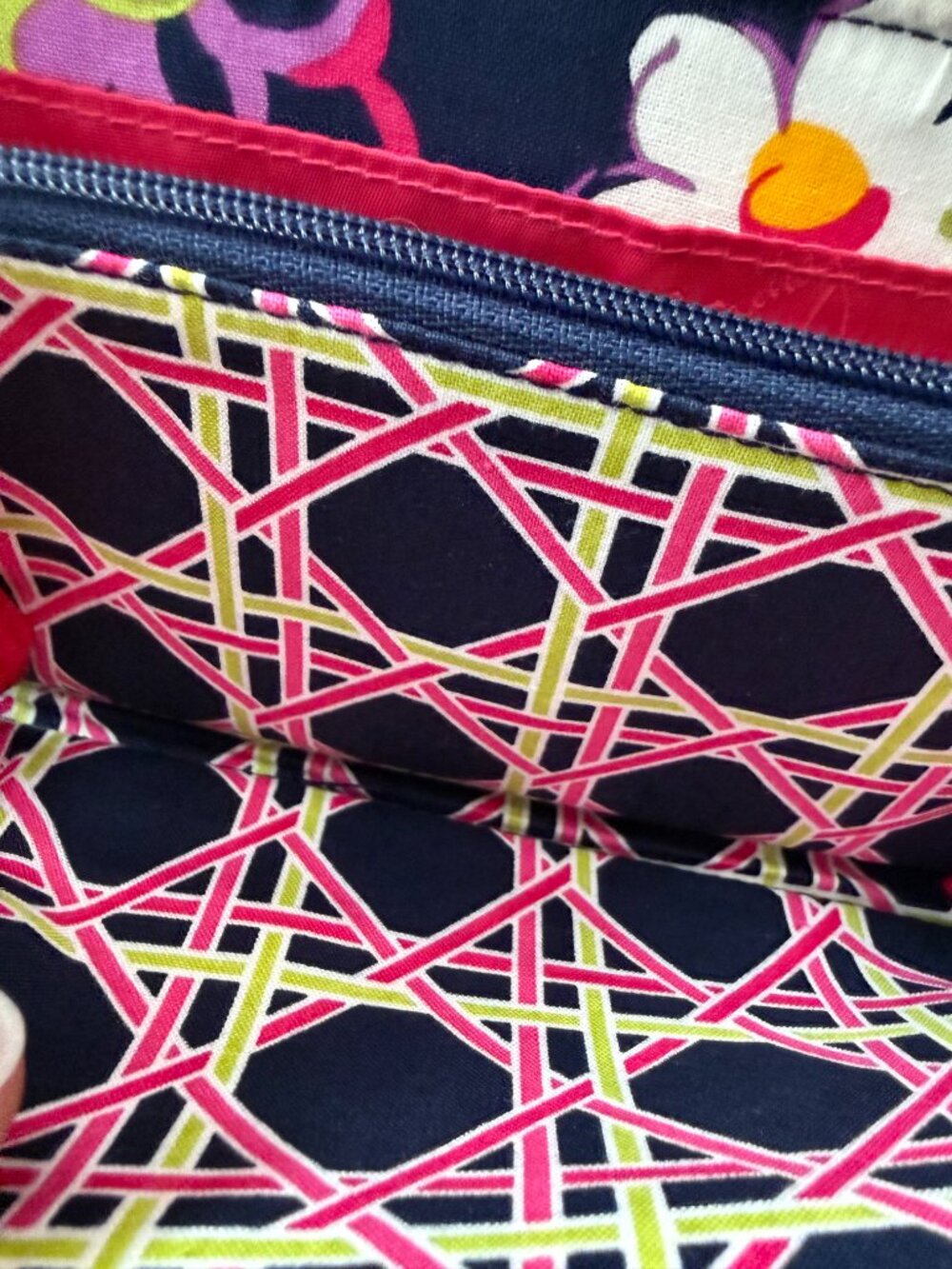 Vera Bradley Zip Around Accordion Wallet, Retired "Ribbons" Pattern, NWOT - Picture 9 of 16